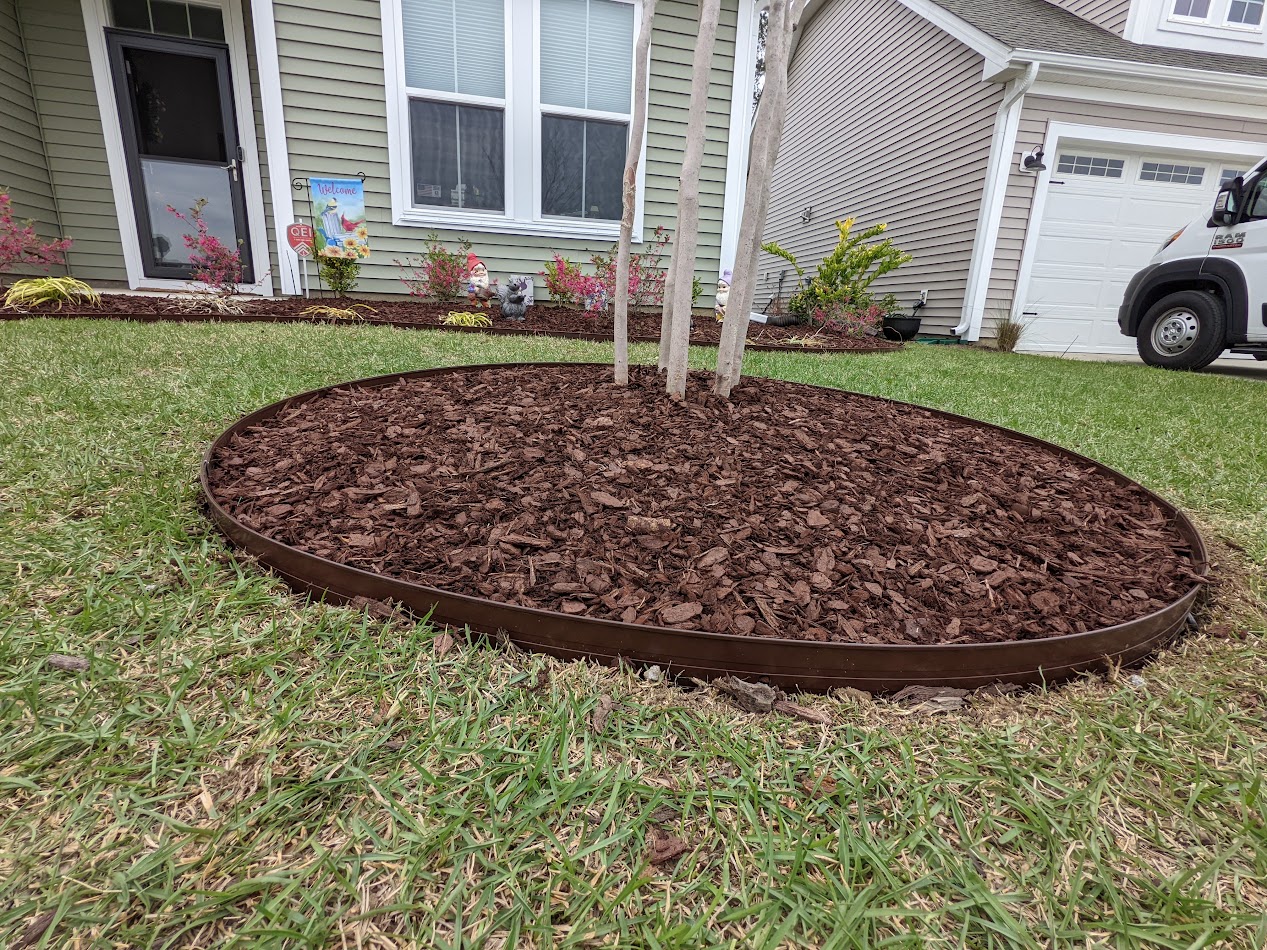 Mulch bed bordered by aluminum landscape edging at a Horry County, SC home