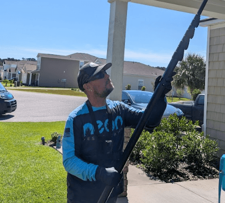 Employee of Neon Pest and Lawn